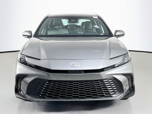 Used 2025 Toyota Camry SE w/ Convenience Package FWD image 2