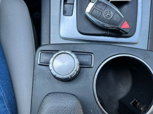 Used 2013 Mercedes-Benz C 250 Sedan image 32