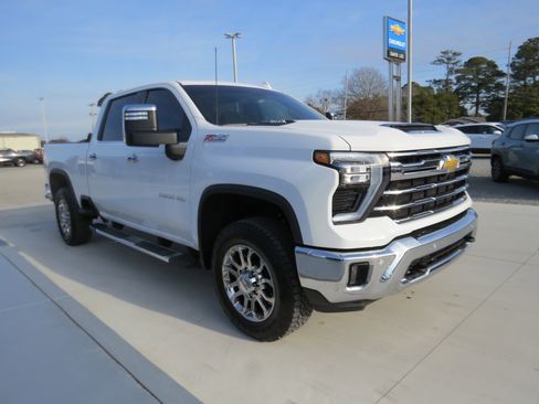 Used 2026 Chevrolet Silverado 2500 LTZ w/ LTZ Convenience Package image 7