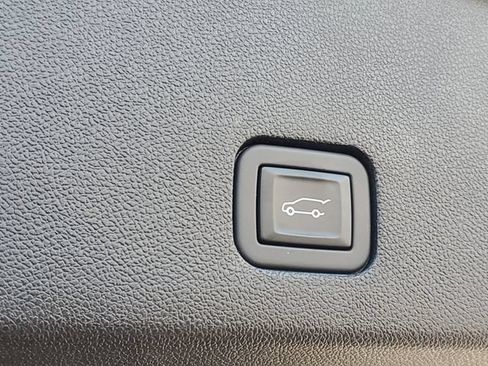 Certified 2024 Cadillac XT6 Luxury w/ LPO, Floor Liner Package AWD/4WD image 9
