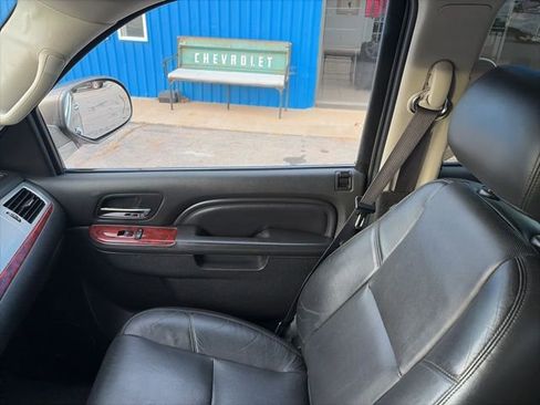 Used 2012 Cadillac Escalade Luxury image 26