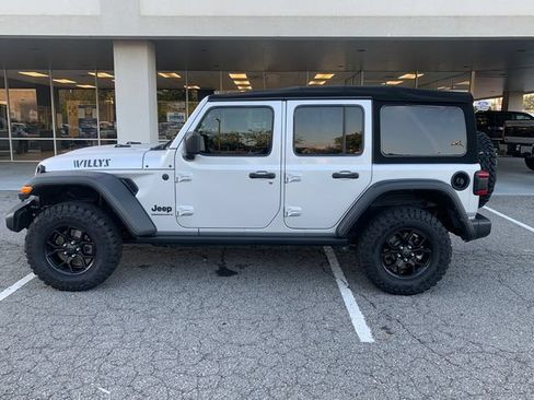 Used 2024 Jeep Wrangler Unlimited Sport AWD/4WD image 8