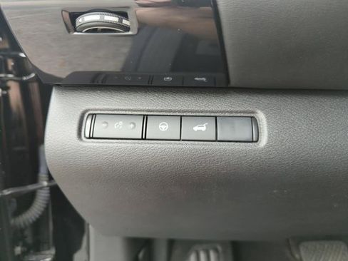 Certified 2025 Nissan Pathfinder SV image 39