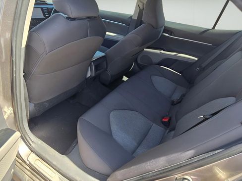 Used 2018 Toyota Camry LE image 12