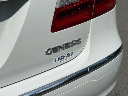 Used 2012 Hyundai Genesis 3.8 w/ Premium Pkg RWD image 11
