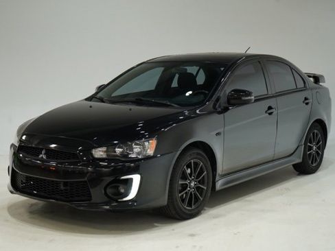 Used 2017 Mitsubishi Lancer ES image 3