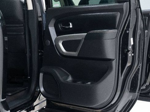 Used 2018 Nissan Titan PRO-4X w/ Pro-4x Convenience Package AWD/4WD image 25