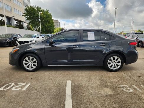 Certified 2025 Toyota Corolla LE FWD image 4