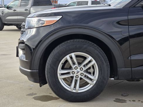 Used 2023 Ford Explorer XLT image 9
