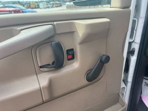 Used 2013 Chevrolet Express 2500 image 5