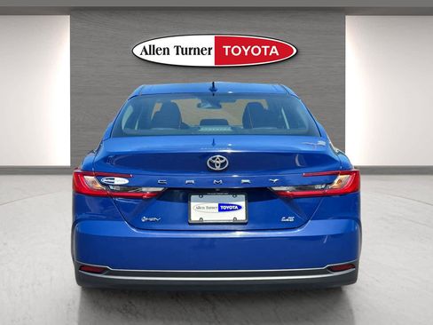 Used 2025 Toyota Camry LE image 8