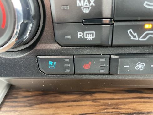 Used 2020 Ford F150 Lariat image 10