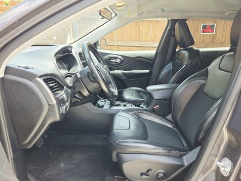 Used 2020 Jeep Cherokee Latitude Plus AWD/4WD image 11