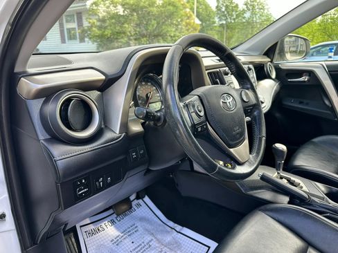 Used 2015 Toyota RAV4 Limited AWD/4WD image 10