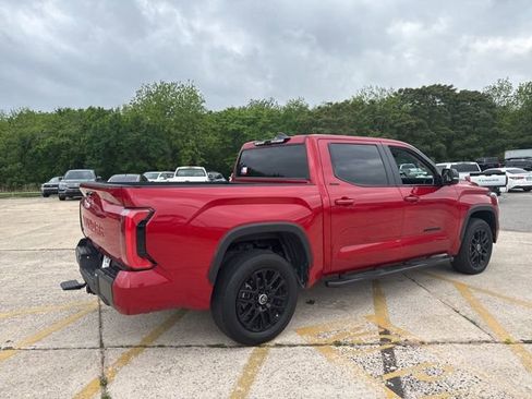 Used 2024 Toyota Tundra Limited AWD/4WD image 7