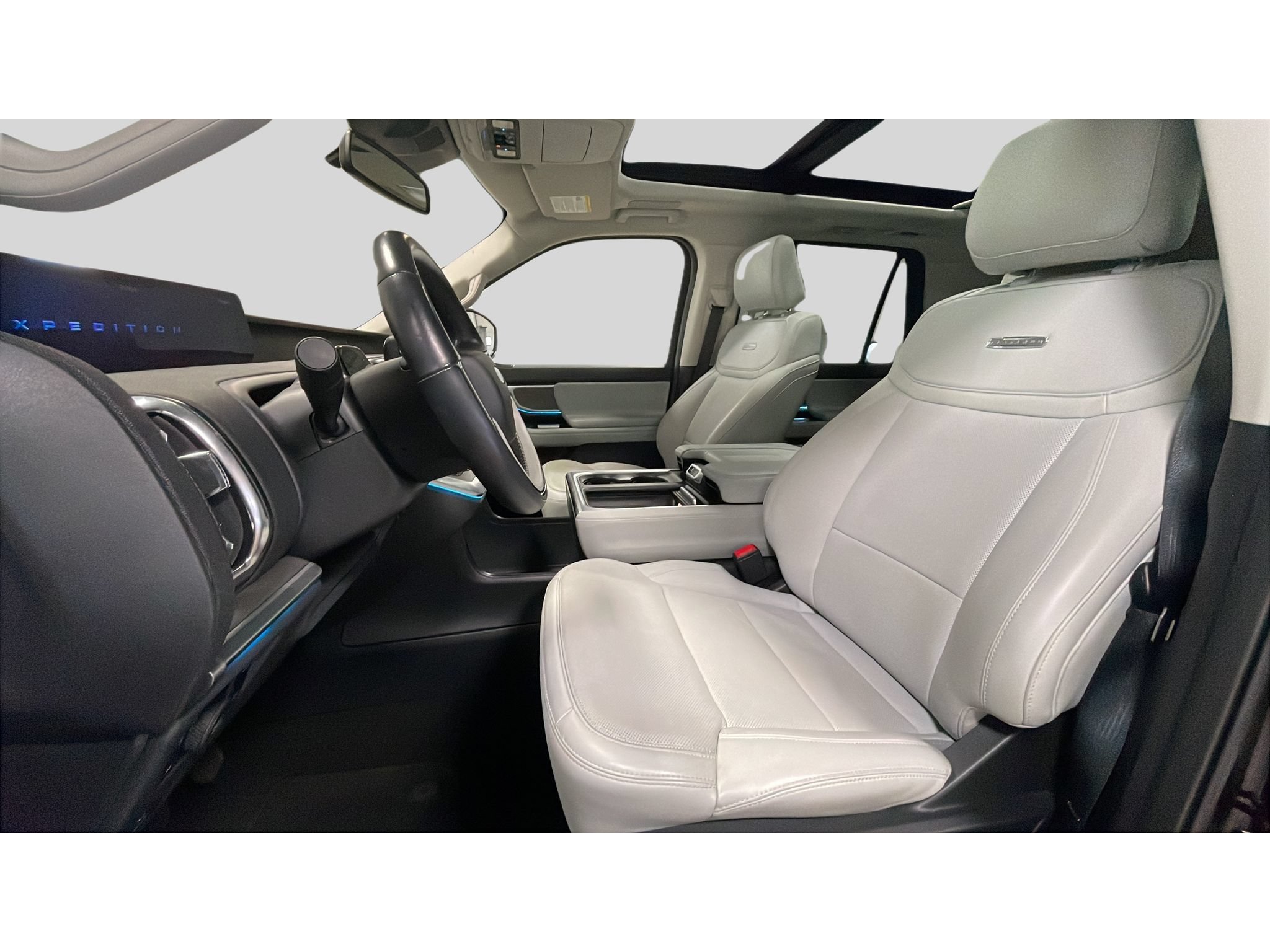 Used 2025 Ford Expedition Platinum w/ Driver's Package AWD/4WD image 12