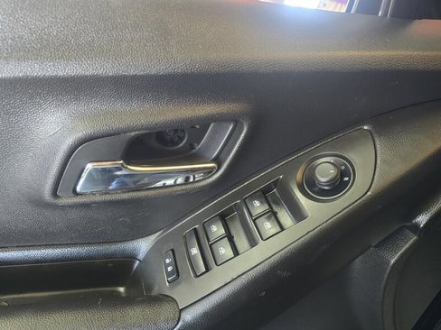 Used 2021 Chevrolet Trax LT w/ Midnight Edition image 16