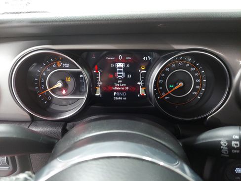 Used 2021 Jeep Wrangler Unlimited Sahara image 8