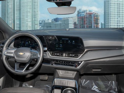 Used 2025 Chevrolet Equinox LT w/ Safety and Technology Package image 19