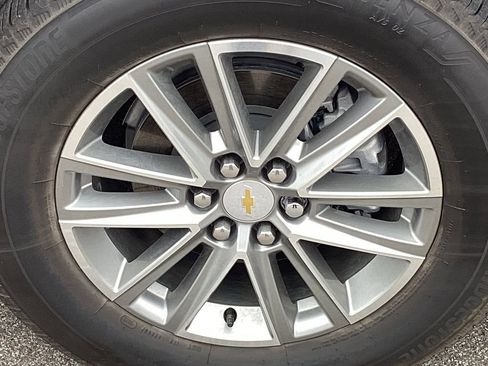 Used 2023 Chevrolet Traverse LT image 23