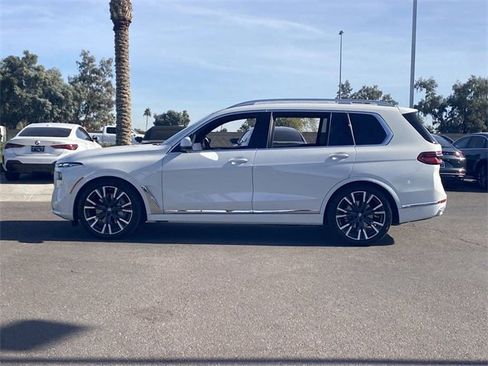 Certified 2025 BMW X7 xDrive40i w/ Premium Package image 10