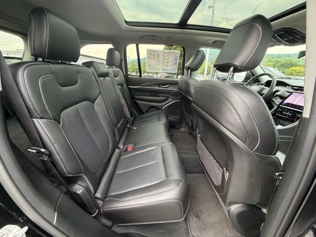 Used 2022 Jeep Grand Cherokee Limited 4xe w/ Luxury Tech Group II AWD/4WD image 40