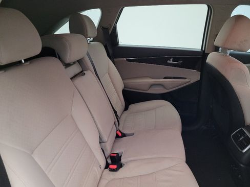 Used 2020 Kia Sorento LX FWD image 19