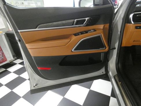Used 2023 Kia Telluride AWD image 23