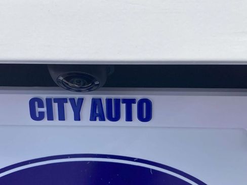 Used 2025 Hyundai Venue SEL FWD image 12
