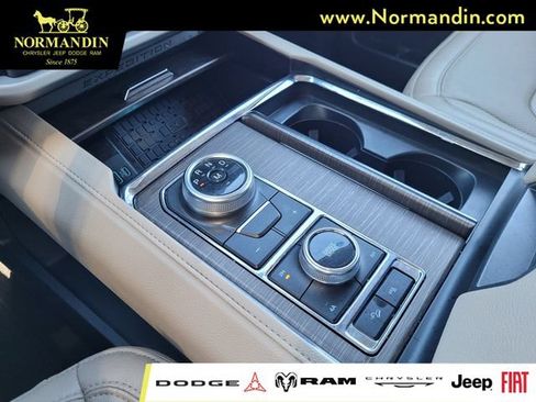 Used 2024 Ford Expedition Max Limited AWD/4WD image 12