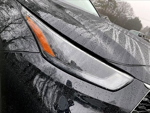 Certified 2023 Toyota Highlander XLE image 28