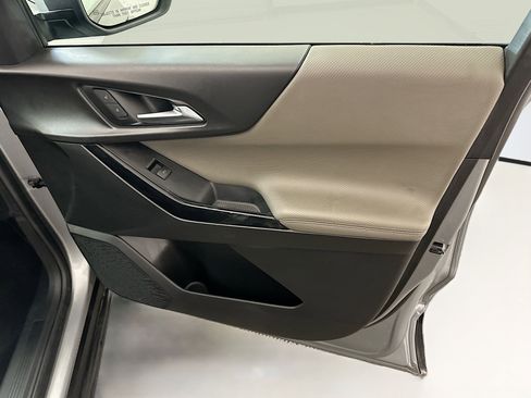 Used 2025 Chevrolet Equinox LT w/ Convenience Package II image 33