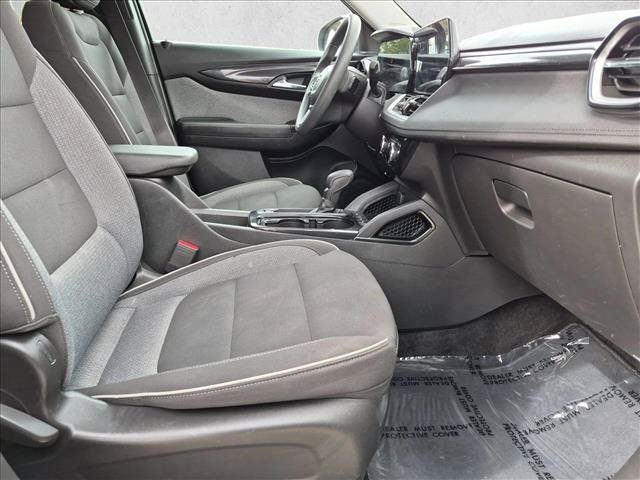 Used 2025 Chevrolet TrailBlazer LT AWD/4WD image 19