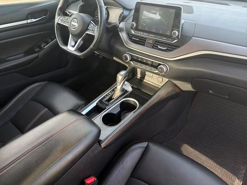 Used 2024 Nissan Altima 2.5 SR FWD image 16