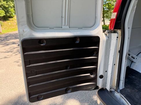Used 2018 Chevrolet Express 2500 w/ Chrome Appearance Package RWD image 15