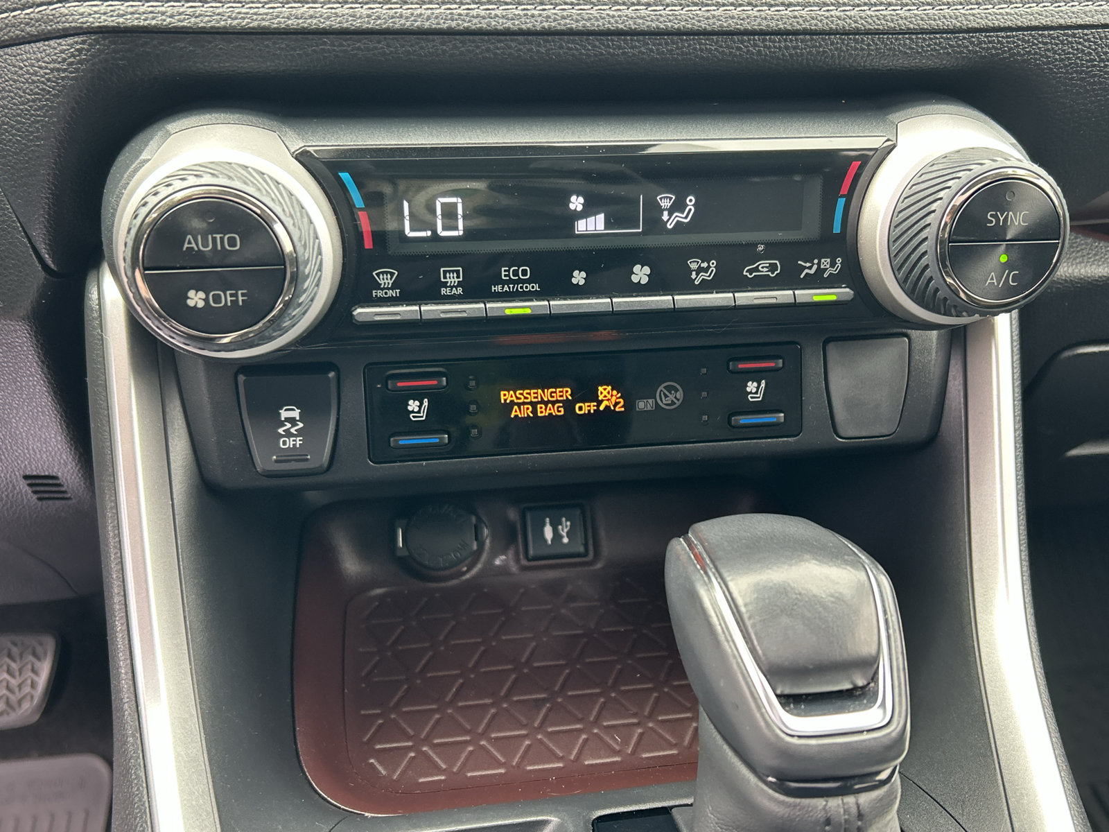 Used 2019 Toyota RAV4 Limited w/ Cold Weather Package AWD/4WD image 20