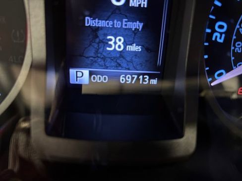 Used 2020 Toyota Tacoma TRD Off-Road w/ Technology Package AWD/4WD image 18