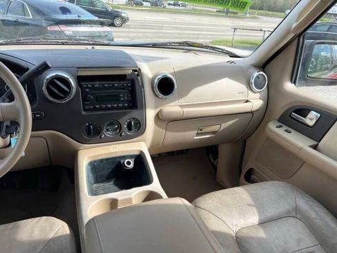 Used 2005 Ford Expedition XLT RWD image 18