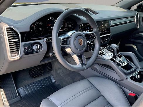 Certified 2022 Porsche Cayenne Platinum Edition AWD/4WD image 4