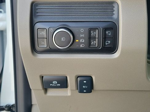 New 2026 Ford F250 Platinum w/ Platinum Plus Package AWD/4WD image 25