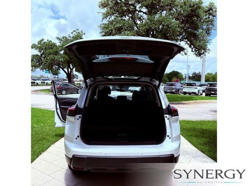 Used 2024 Nissan Rogue SV AWD/4WD image 26