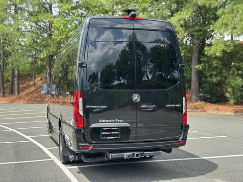 Used 2022 Mercedes-Benz Sprinter 3500 image 9