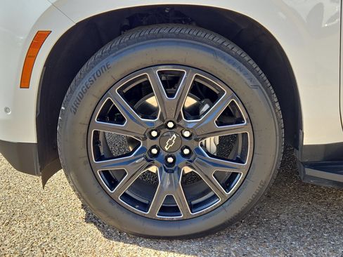 Used 2025 Chevrolet Suburban RST w/ RST Capability Package AWD/4WD image 11