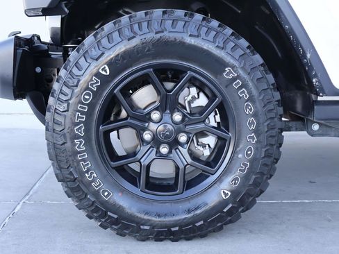 Used 2025 Jeep Gladiator Sport image 6