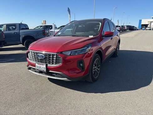Used 2025 Ford Escape SE image 3