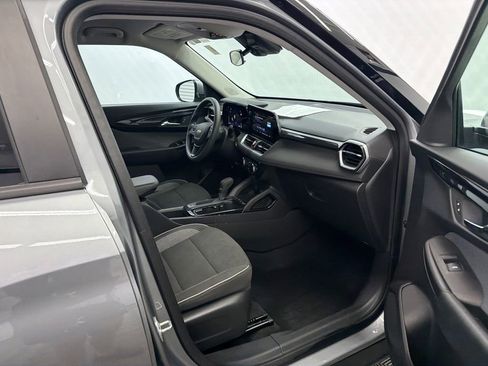 Used 2025 Chevrolet TrailBlazer LT FWD image 13
