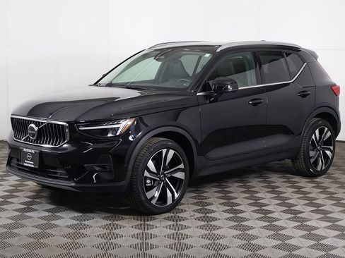 Used 2023 Volvo XC40 B5 Plus w/ Protection Package Premier image 10