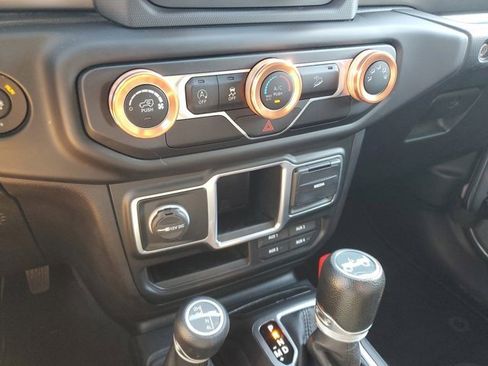 Used 2018 Jeep Wrangler Unlimited Sport image 31