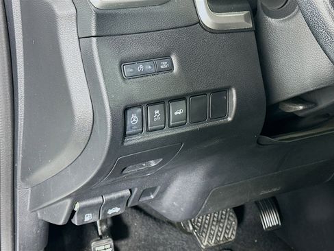 Used 2018 Nissan Murano SL w/ Midnight Edition Package FWD image 17