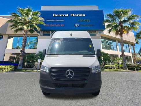 Used 2024 Mercedes-Benz Sprinter 2500 image 3